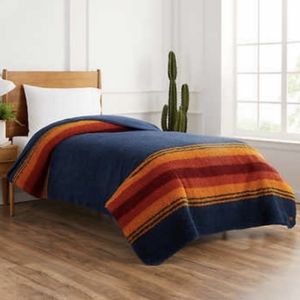 COPY - Pendleton King Size Sherpa Blanket - Gently Used